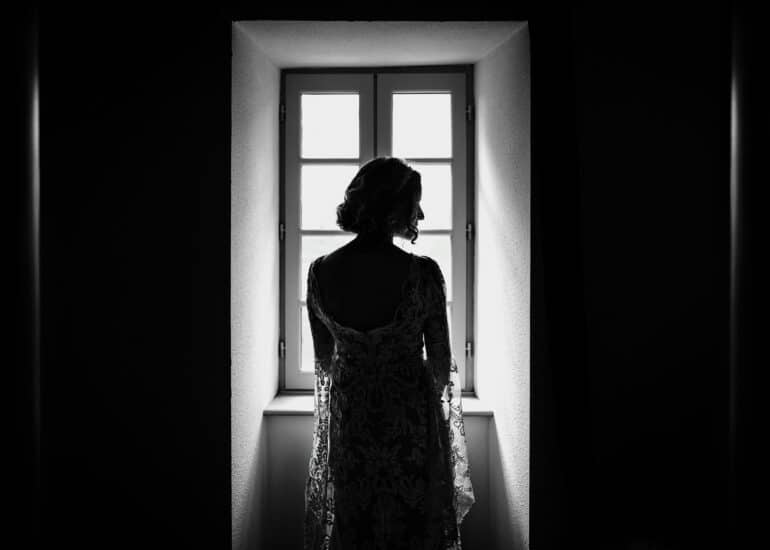 Silhouette de la mariée - Noir et blanc par alexis lang photo