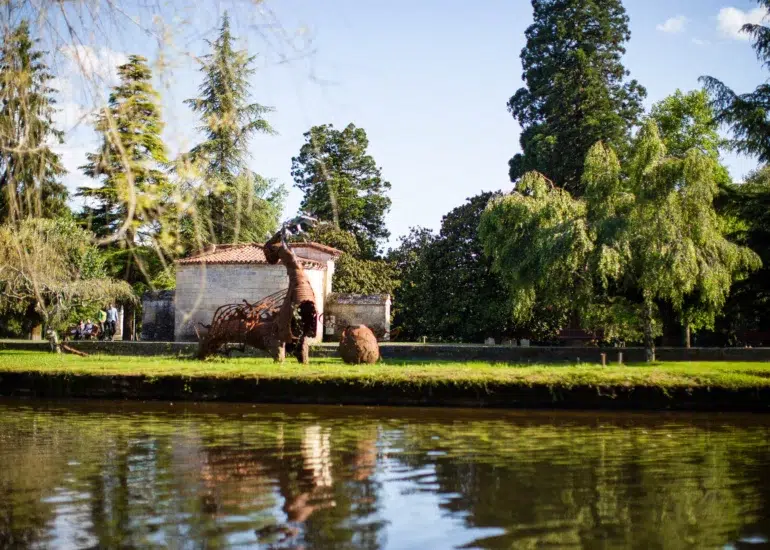 Sculpture de Dragon par Olivier Dixneuf à Brantôme en Périgord