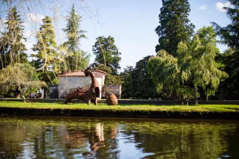 Sculpture de Dragon par Olivier Dixneuf à Brantôme en Périgord
