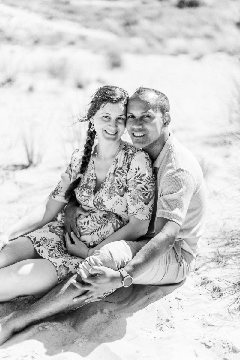 Photo de couple en noir & blanc à la Dune du Pilat