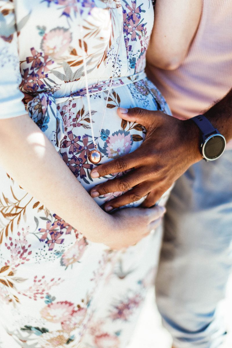 Détails de main , séance photo couple Dune du Pilat