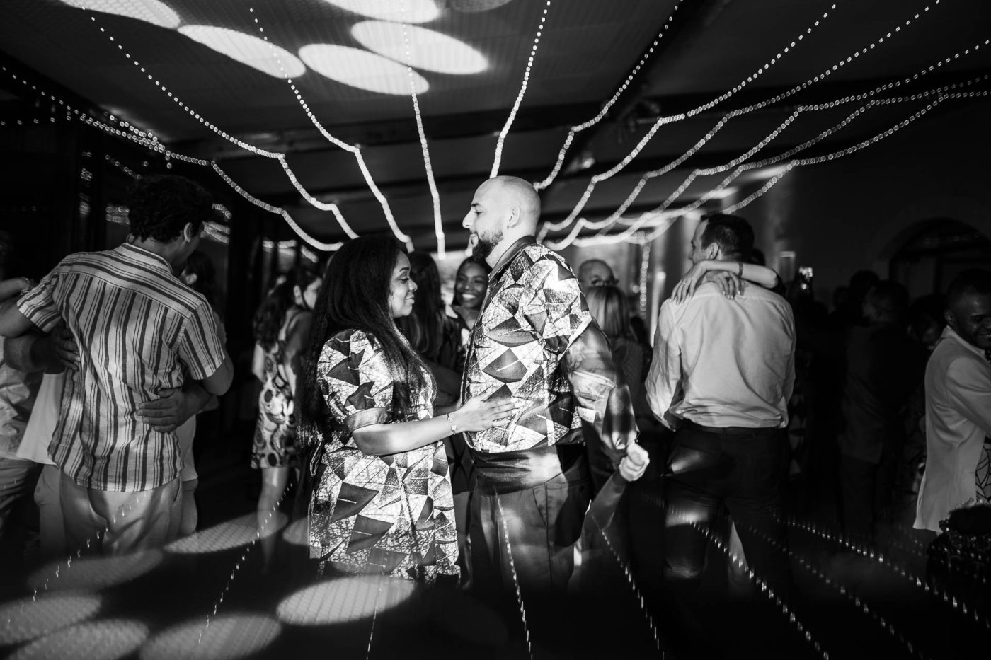 Photo d'ambiance en noir et blanc avec Reflet