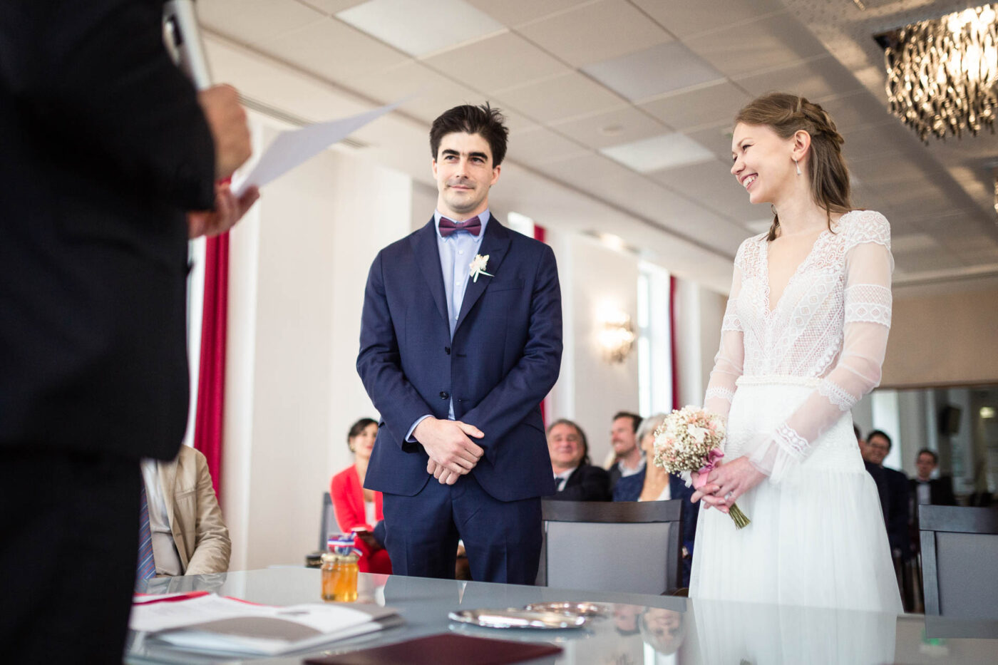 Couple devant le maire à Périgueux - Alexis lang photographie