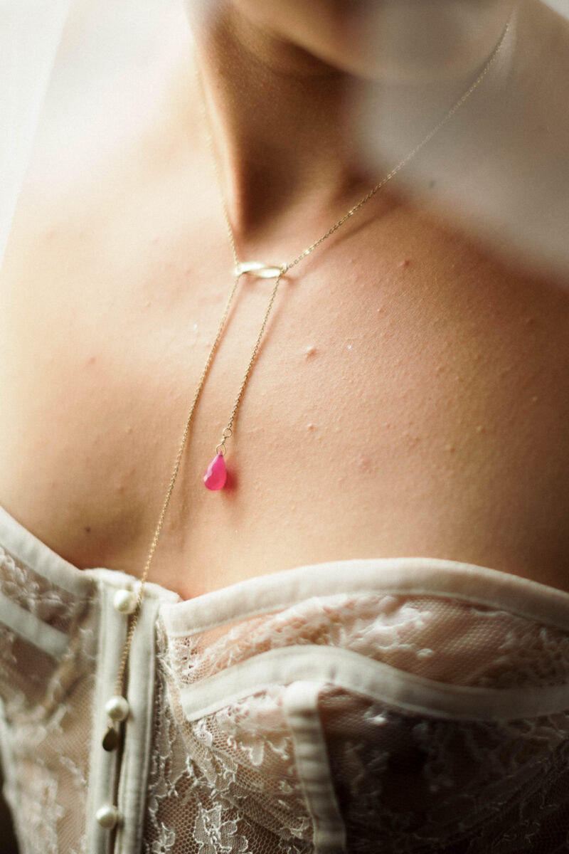 Accessoire et bijoux - portrait intime Alexis lang photo