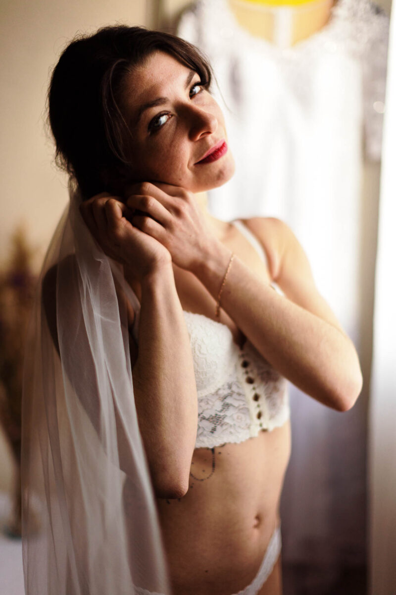 Préparatif de la mariée à Brantôme - Alexis Lang photographie